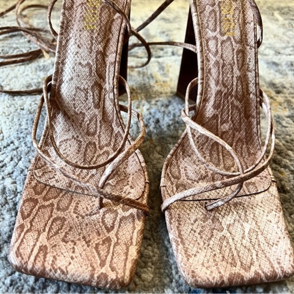 MISSGUIDED Lace Up Snake Print‎ Heels Size 8.5 - Picture 4 of 7